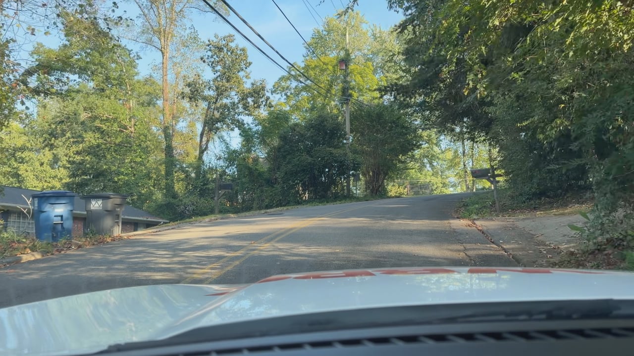 Hoover Residents Seek Sidewalks on Mountain Oaks Drive
