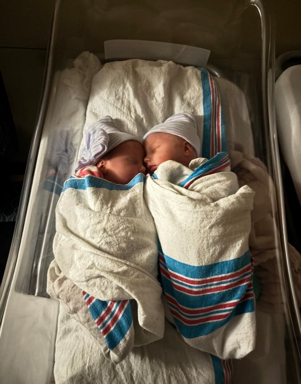 Argo police officer helps deliver twins at home in community