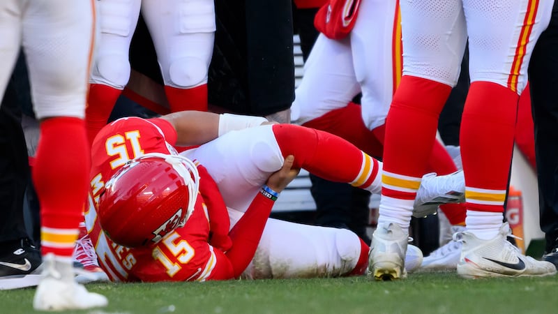 Patrick Mahomes suffers a torn ACL and Chiefs say he's considering surgical options
