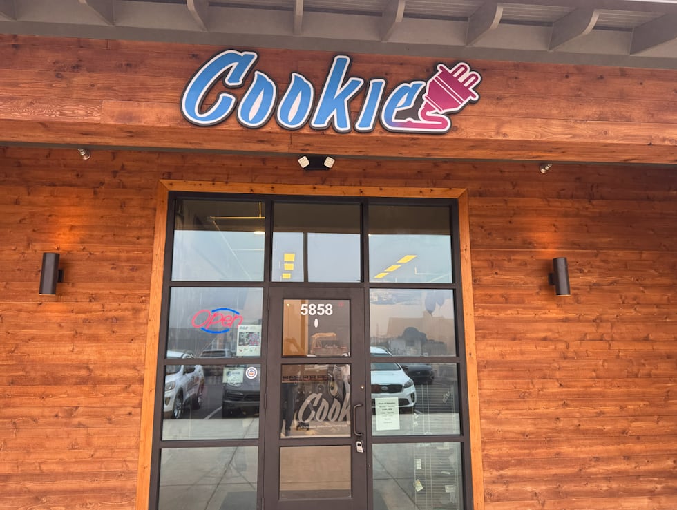 स्ट्रीट-स्टाइल कुकी शॉप हूवर में हिप-हॉप संस्कृति लाती है