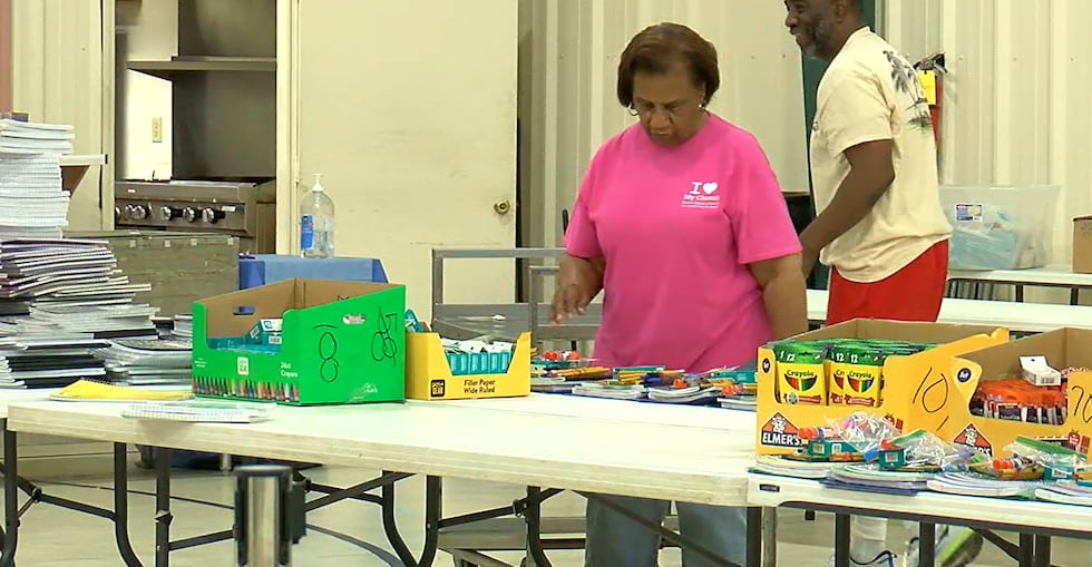 2 churches team up to give away 1,500 backpacks at Tuscaloosa back-to-school rally