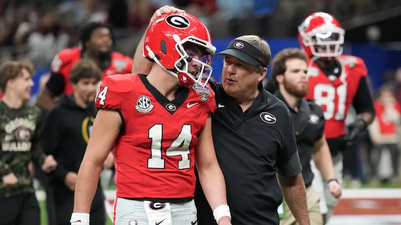 Georgia head coach Kirby Smart speaks to quarterback Gunner Stockton (14) before the Sugar...