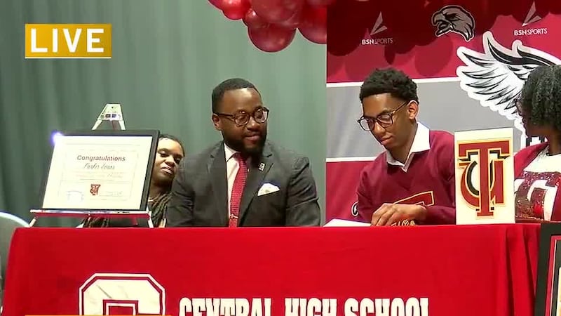 Tuscaloosa student receives scholarship from Tuskegee Airman program