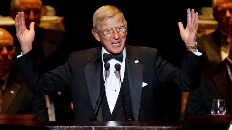 Reports: Lou Holtz moved to hospice care